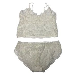 Women’s white lace Lingerie set. Size S